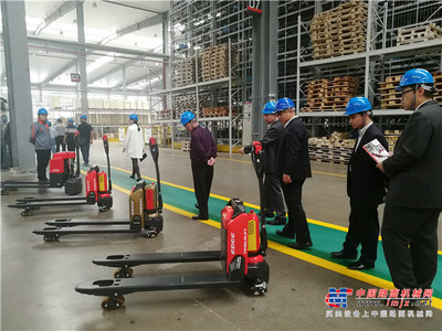 中國工程機(jī)械工業(yè)協(xié)會(huì)百余家企業(yè)嘉賓觀摩諾力智能工廠